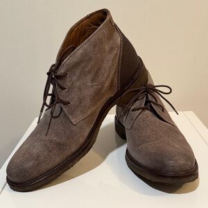 Johnston & Murphy Men's Copeland Chukka Boot in grey oiled suede & brown heel